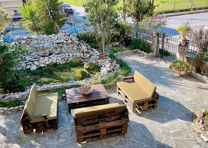 Garden House Appartamento Nea Karvali