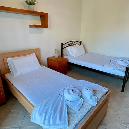 Apartment Garden House Nea Karvali