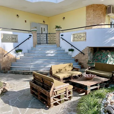 Apartment Garden House Nea Karvali