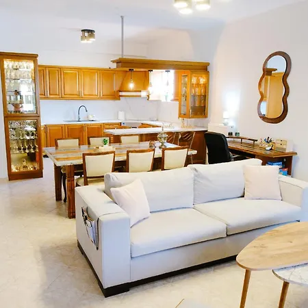 Garden House Apartmán Nea Karvali